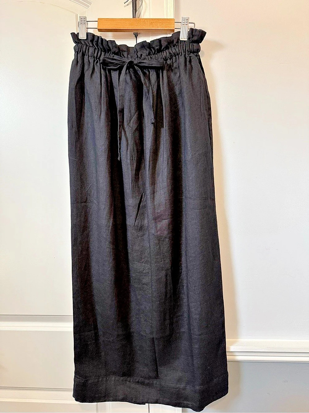 Banana Republic Maxi Skirt in Black, Extra Small